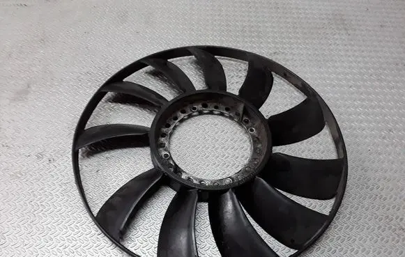 Volkswagen PASSAT B5.5 Fan impeller 058121301B