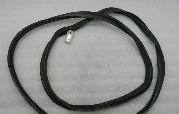 Volkswagen Golf VI Trunk rubber seal (body) 1K9827705A 1K9827705