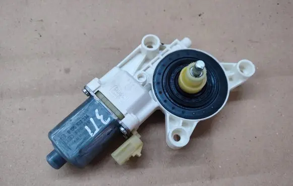 Chrysler Grand Voyager V Rear door window regulator motor 0130822334