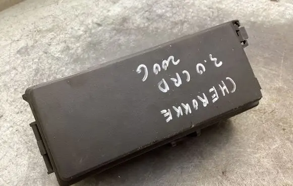 Jeep Grand Cherokee (WK) Fuse module 04692073AB 0000177427