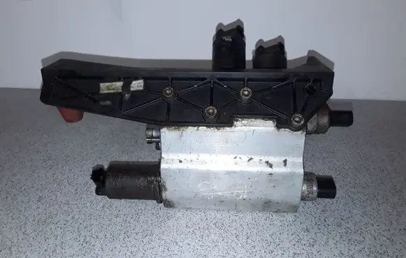 BMW 7 E65 E66 Active stabilizer control/valve assembly 6758704