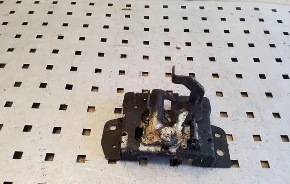 Mitsubishi Pajero Engine bonnet/hood lock/catch