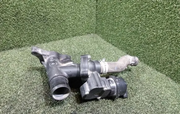 Thermostat/thermostat housing