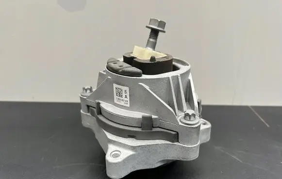 BMW 1 F20 F21 Engine mount bracket 685940703