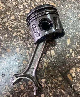 Opel Astra H Piston 06933