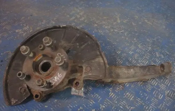 Volkswagen Touareg I Front wheel hub spindle knuckle 7L0407258A