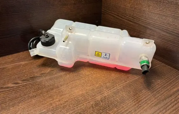 Iveco Daily 4th gen Coolant expansion tank/reservoir 504181087 504136607