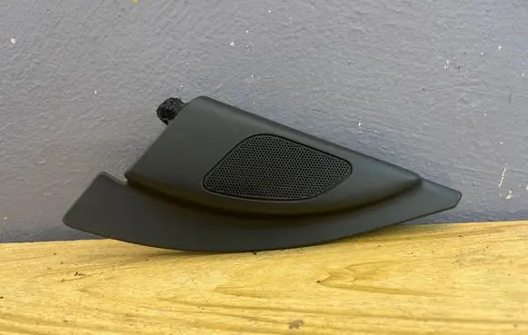 Suzuki Grand Vitara II Side speaker trim/cover 8479065J0