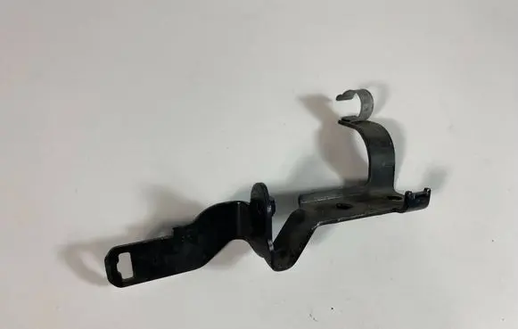 BMW 5 G30 G31 G38 Intercooler pipe mounting bracket 8628706 13930510 17138628706