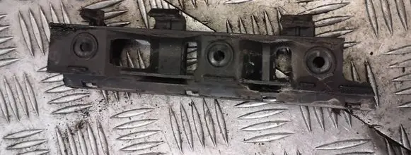 Volkswagen PASSAT B6 Front bumper mounting bracket