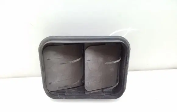 Nissan Qashqai Fender grill 8200003575