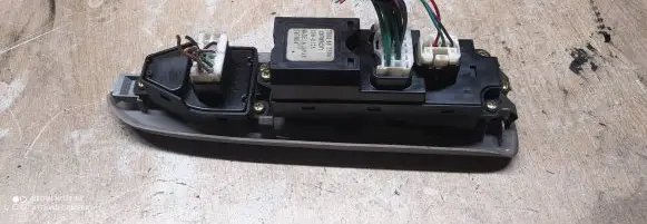 Mazda Premacy Electric window control switch C8HD135 1979D4 CB0866350A