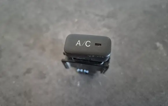 Toyota Hilux (AN10, AN20, AN30) Air conditioning (A/C) switch 