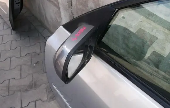 Mazda 3 Front door electric wing mirror
