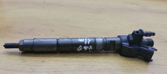 Volvo V60 Fuel injector 31303238