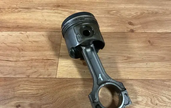 BMW 5 E39 Piston with connecting rod 