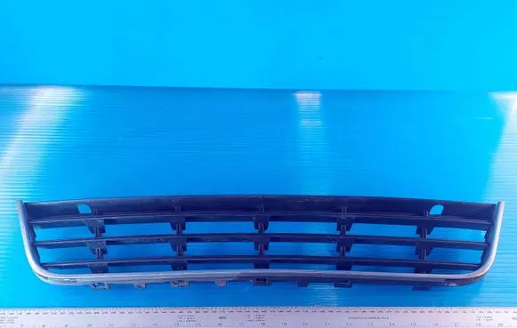 Volkswagen PASSAT B6 Front bumper lower grill 3C0853677