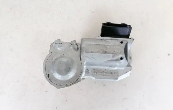 Mercedes-Benz C W203 Steering wheel lock a2034621130