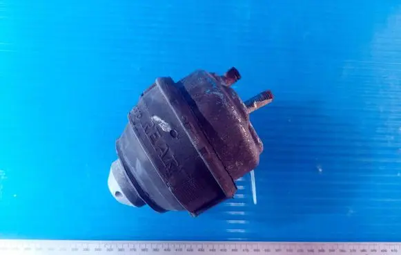 Volvo S60 Engine mount bracket 30741397