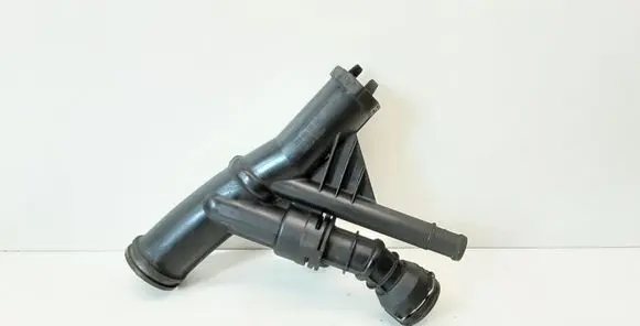 Volkswagen Touran II Engine coolant pipe/hose 04L121071E