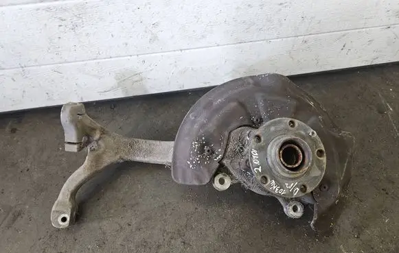 Front wheel hub