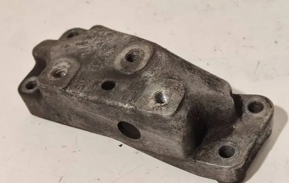 Volkswagen PASSAT B6 Gearbox mounting bracket 1K0199117 1K0199117AM