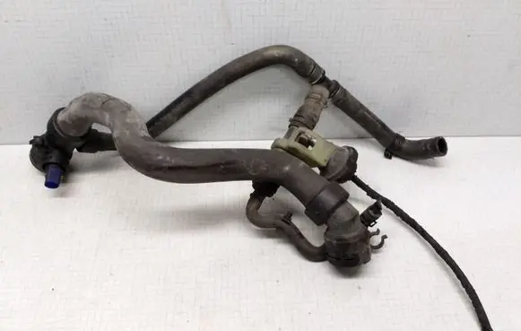 Volkswagen PASSAT B5.5 Engine coolant pipe/hose 8D0121049H