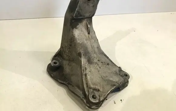 Volkswagen Golf III Engine mounting bracket 1H0199354A