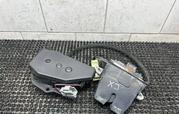 Jaguar XJL Tailgate/trunk/boot lock/catch/latch