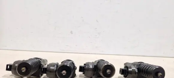 Volkswagen Touran I Fuel injectors set 038130073AG