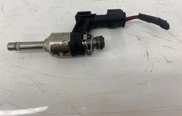 Volkswagen Golf VI Fuel injector 03F906036B