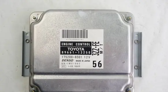 Toyota Corolla Verso E121 Engine control unit/module 8966113250