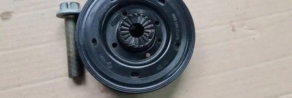 Audi Q3 F3 Crankshaft pulley 06H105243M