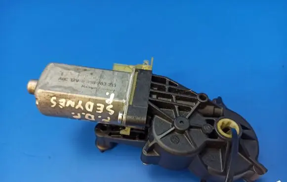 Mercedes-Benz E W211 Seat adjustment motor 0390203213 82064808