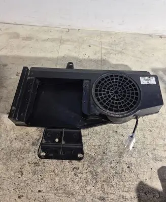 Nissan Primera Subwoofer speaker 7606500217