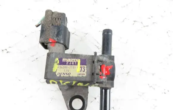 Mazda 3 I Valve vacuum 1362002731