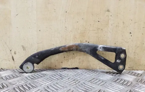 Subaru Outback Intercooler pipe mounting bracket 