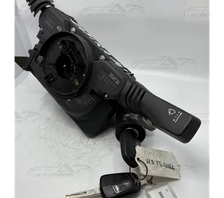 Opel Zafira B Ignition lock 13306115