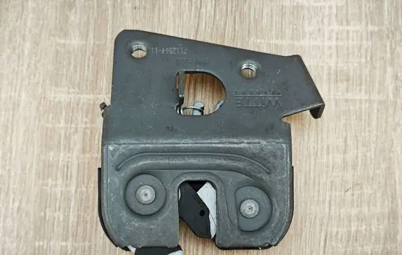 BMW 4 G22 G23 G24 G26 Seat back rest lock catch 7112864