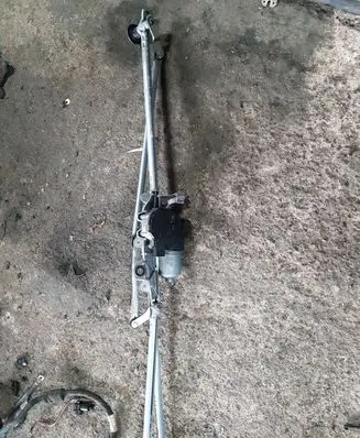 Opel Astra J Front wiper linkage and motor