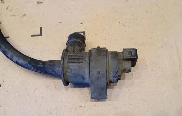 Volvo V70 Valve vacuum 1997348
