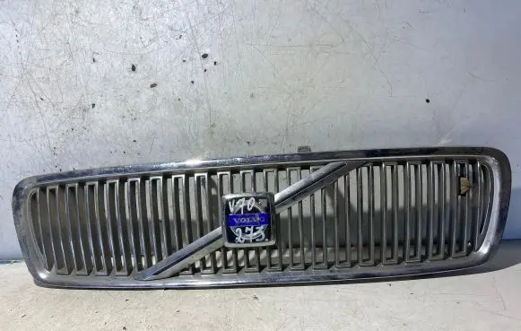 Volvo V70 Front bumper upper radiator grill 500911