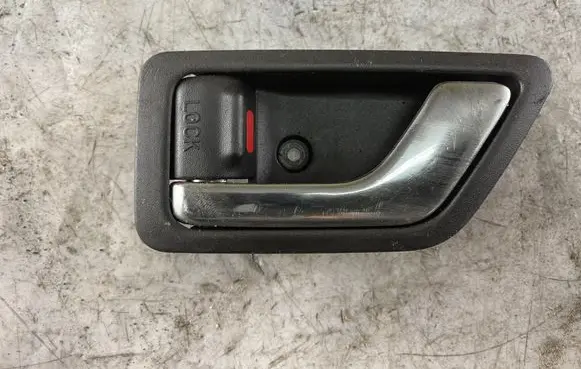 Volvo V70 Front door interior handle