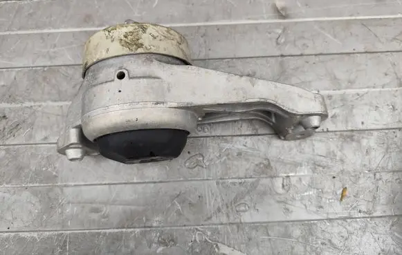 Mercedes-Benz C W206 Engine mounting bracket A2062400601