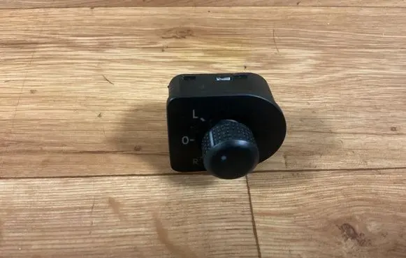 Volkswagen Golf IV Wing mirror switch 1J1959565D 0180