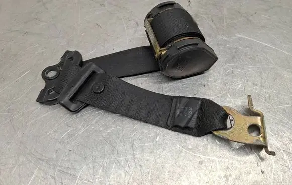 Mercedes-Benz C W202 Rear seatbelt 2028605385