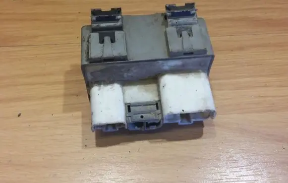 Volvo S40, V40 Coolant fan relay 80899900 899995000