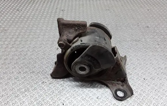 Honda FR-V Engine mount bracket