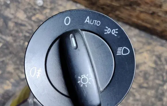 Volkswagen Touran II Light switch 1T0941431AB