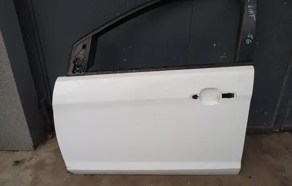 Ford Focus Front door